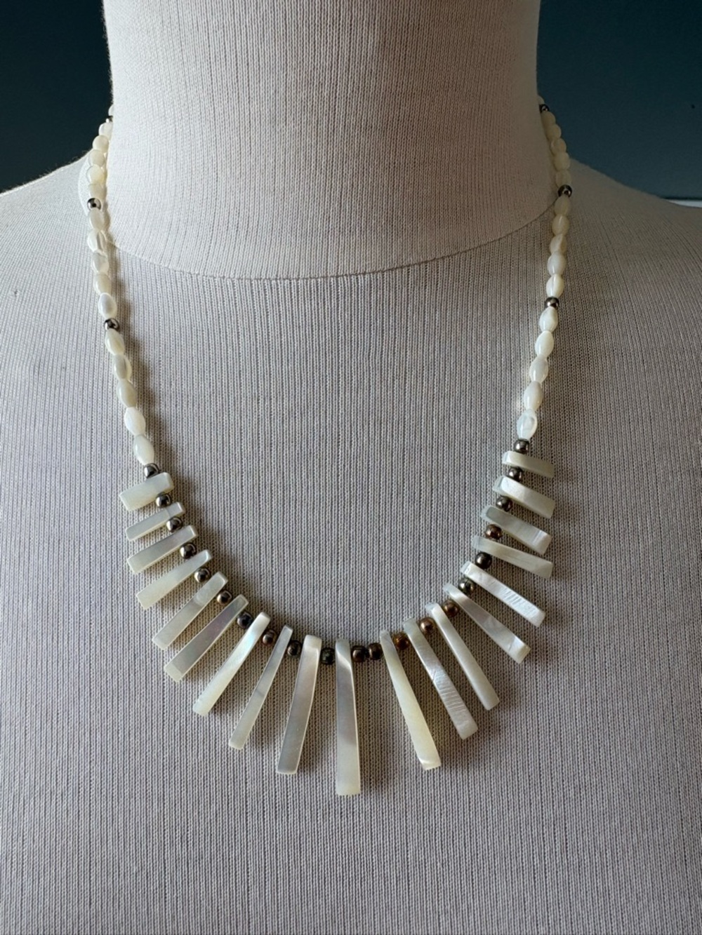 Elegant Cream Mother-of-Pearl Fan Bib Necklace
